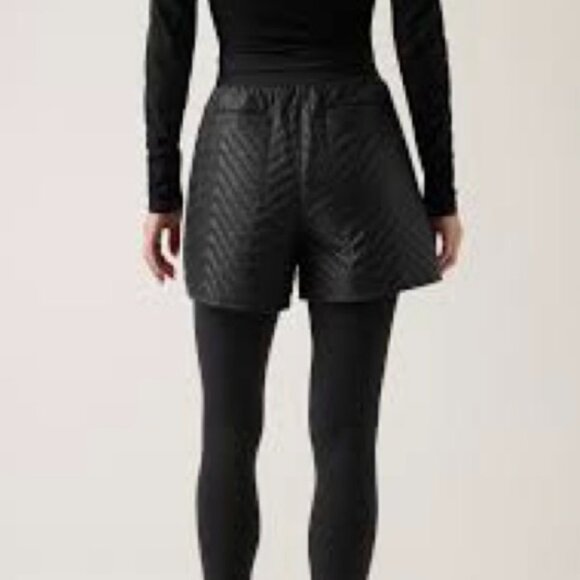 ATHLETA Womens NWOT Apres Quilted DOWN Ski Hiking Shorts Zip Pockets 8 Black $89 - Picture 2 of 8